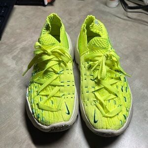 Nike Women's Space Hippie 04 'Refresh Volt Lemon Twist' Size 7 sneaker